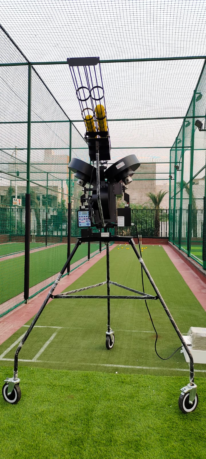 Yantra Premium Bowling Machine